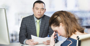 Homme qui paraît confus suite à l'entretien de la jeune femme (Istock)