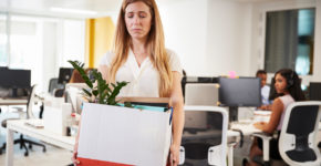 Jeune femme licenciée (Istock)